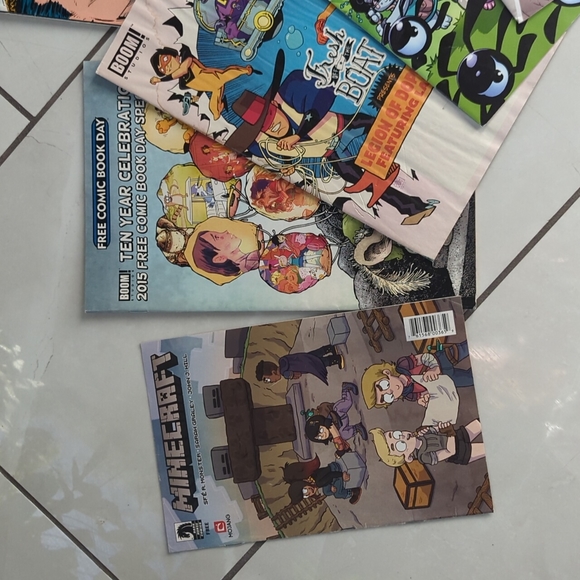 DC Comic bundle - Picture 6 of 9